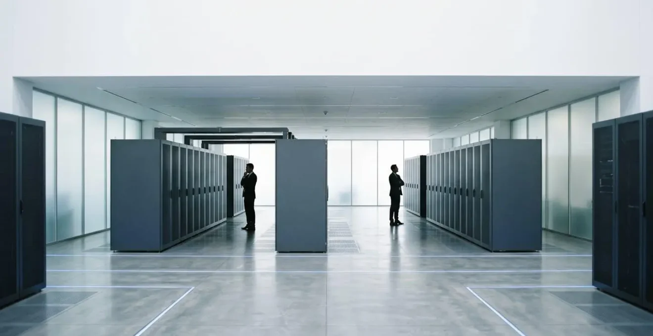 Environnement minimaliste représentant la préparation et la planification d'urgence dans un contexte professionnel